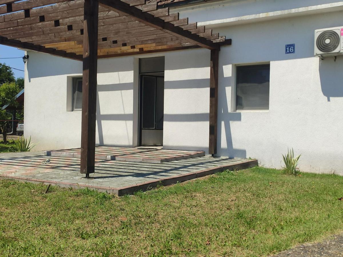 Apartmani Nova Topola エクステリア 写真